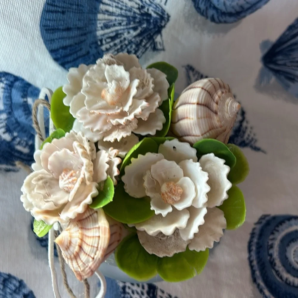 Custom seashell flower arrangement‎